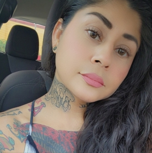 Meet your Posher, Denise - Picture 2 of 3